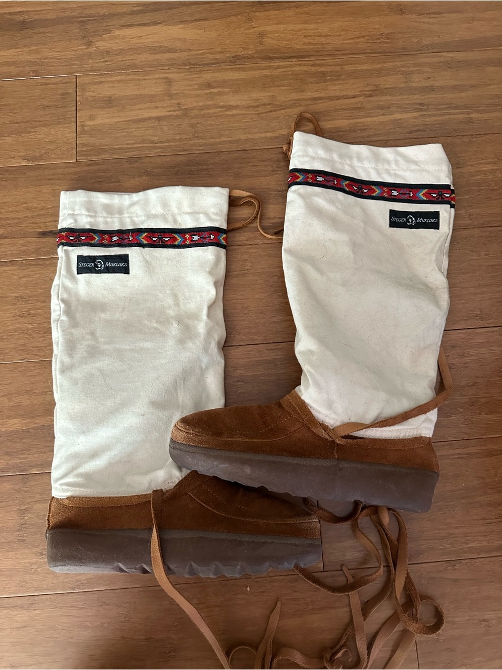 Muk Luks Cream and Brown Suede Lace-Up Women’s/ Men’s Steger Mukluks (MN)